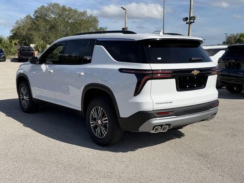 Summit White 2026 Chevrolet Traverse LT