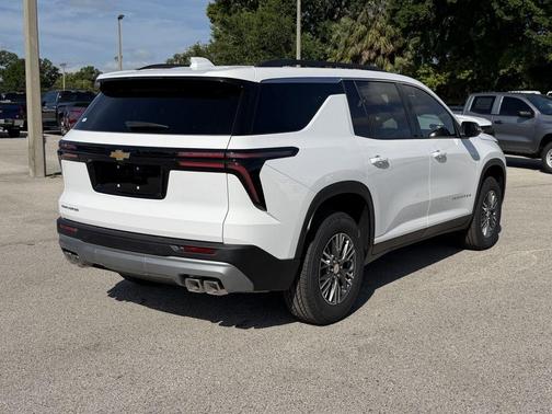 Summit White 2026 Chevrolet Traverse LT