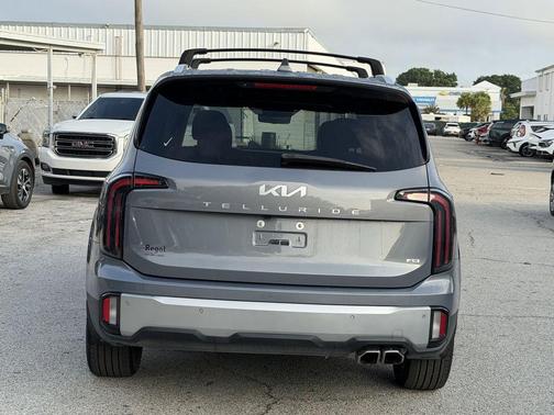 Everlasting Silver 2023 Kia Telluride SX-Prestige