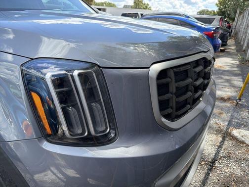 Everlasting Silver 2023 Kia Telluride SX-Prestige