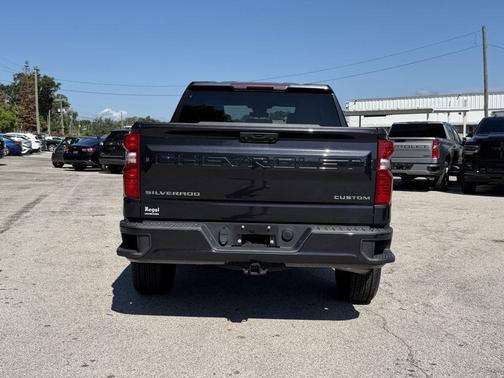 Dark Ash Metallic 2022 Chevrolet Silverado 1500 Custom