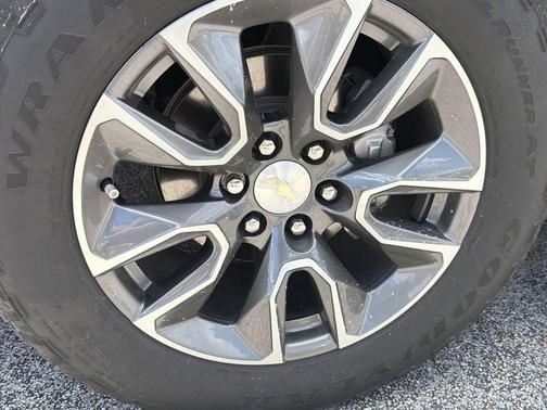 Sterling Gray Metallic 2023 Chevrolet Silverado 1500 LT