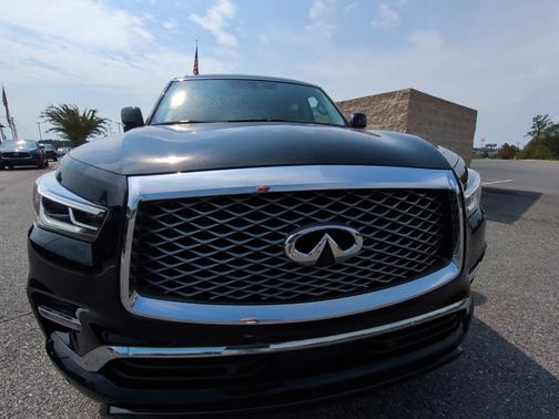 2022 INFINITI QX80 Luxe