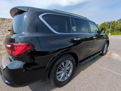 2022 INFINITI QX80 Luxe