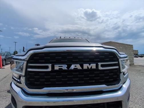 2024 RAM 3500 Big Horn Crew Cab 4x4 8' Box