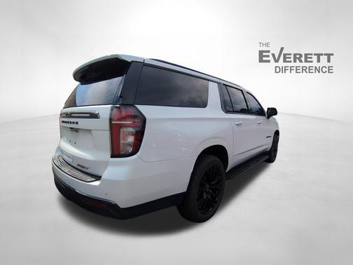 Iridescent Pearl Tricoat 2022 Chevrolet Suburban RST