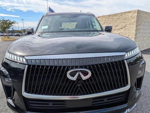2025 INFINITI QX80 Luxe