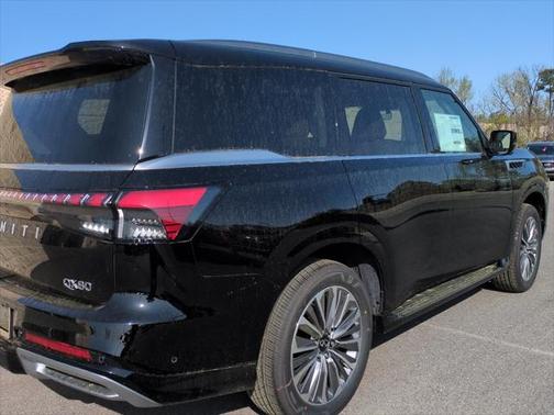 2025 INFINITI QX80 Luxe