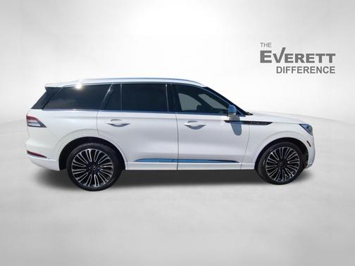 Pristine White Metallic Tri-Coat 2022 Lincoln Aviator Black Label AWD