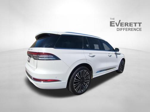 Pristine White Metallic Tri-Coat 2022 Lincoln Aviator Black Label AWD