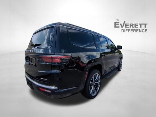 Diamond Black Crystal Pearlcoat 2023 Jeep Wagoneer Series II 4x4