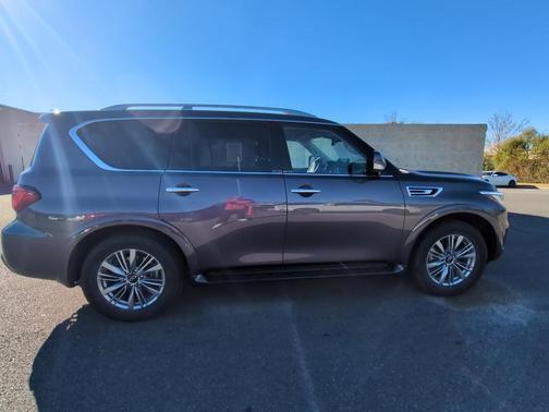 2023 INFINITI QX80 Luxe