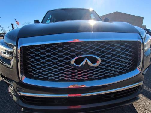 2023 INFINITI QX80 Luxe