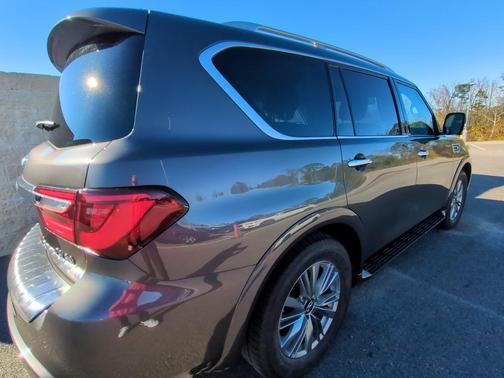 2023 INFINITI QX80 Luxe