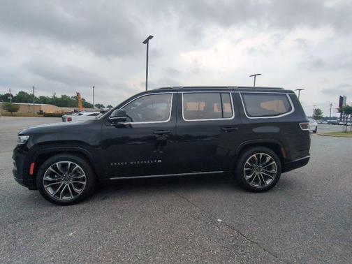 Diamond Black Crystal Pearlcoat 2023 Jeep Grand Wagoneer Series III 4x4