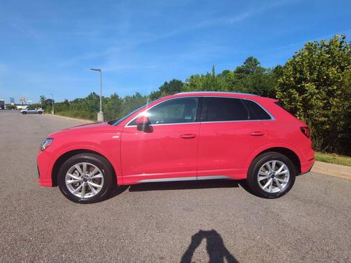 Progressive Red Metallic 2025 Audi Q3 Premium 45 TFSI S line quattro Tiptronic
