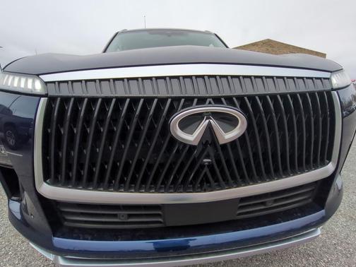 2025 INFINITI QX80 SENSORY AWD
