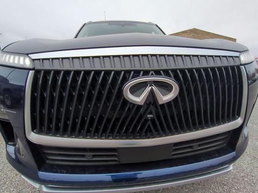 2025 INFINITI QX80 SENSORY AWD