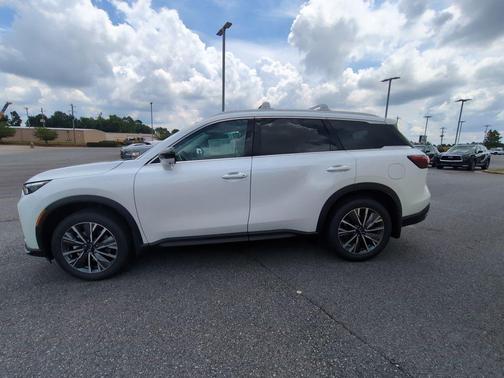 Radiant White 2027 INFINITI QX60 LUXE FWD