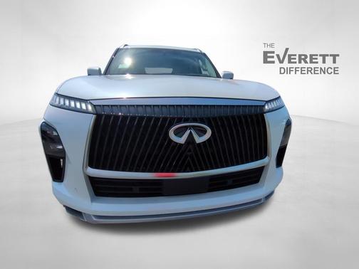 Radiant White 2026 INFINITI QX80 Luxe