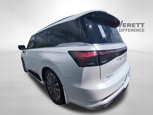 Radiant White 2026 INFINITI QX80 Luxe