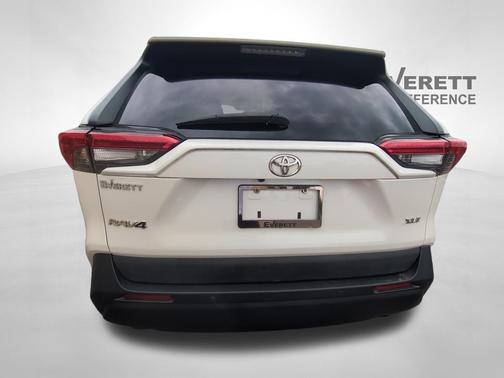 Blizzard Pearl 2021 Toyota RAV4 XLE Premium