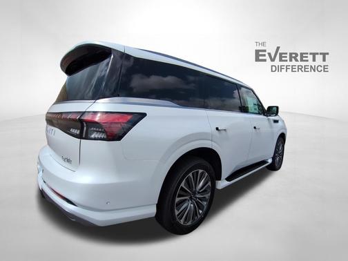 Radiant White 2026 INFINITI QX80 Luxe