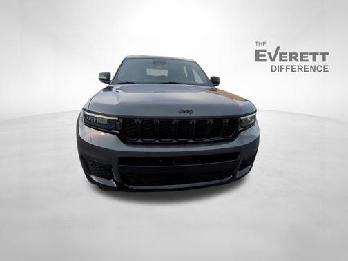Baltic Gray Metallic Clearcoat 2023 Jeep Grand Cherokee L Altitude