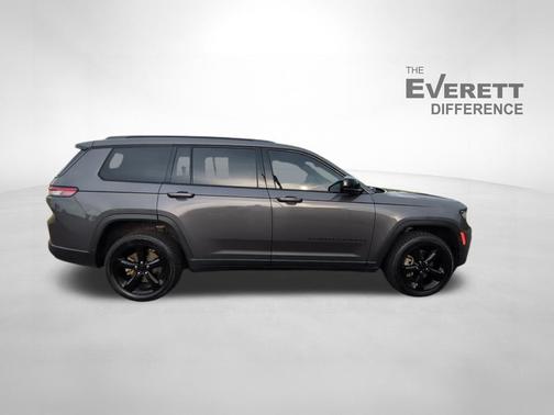 Baltic Gray Metallic Clearcoat 2023 Jeep Grand Cherokee L Altitude