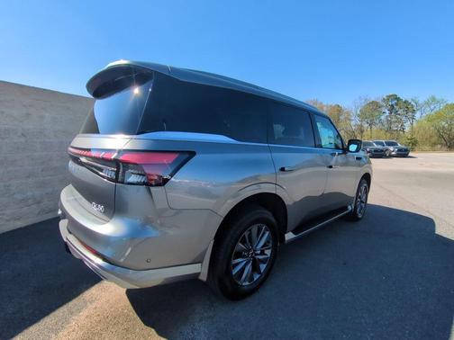Dynamic Metal 2026 INFINITI QX80 PURE