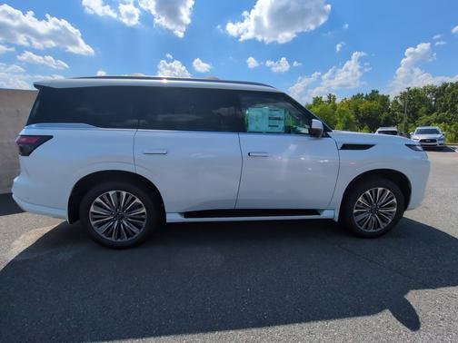 Qbe 2027 INFINITI QX80 LUXE