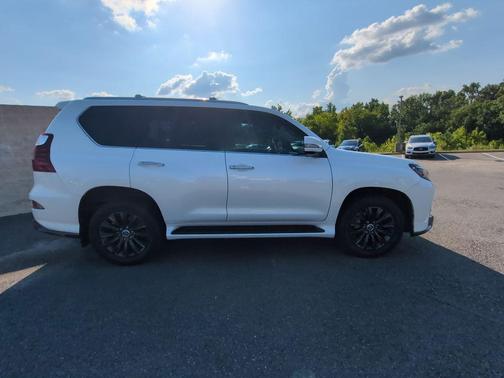 Starfire Pearl 2022 Lexus GX 460 Luxury