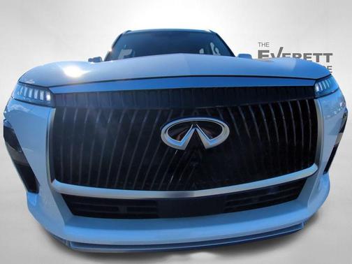 Radiant White 2026 INFINITI QX80 Luxe