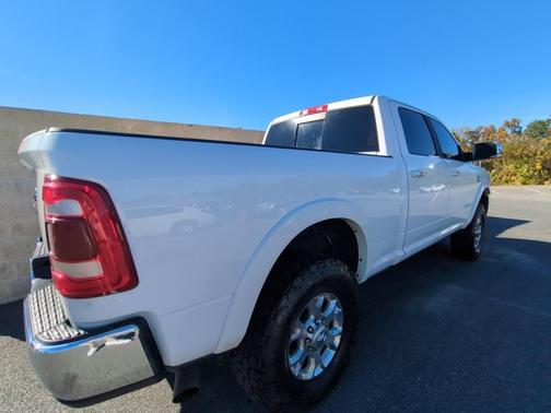 2020 RAM 2500 Laramie Crew Cab 4X4 6'4' Box