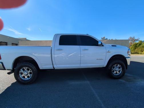 2020 RAM 2500 Laramie Crew Cab 4X4 6'4' Box