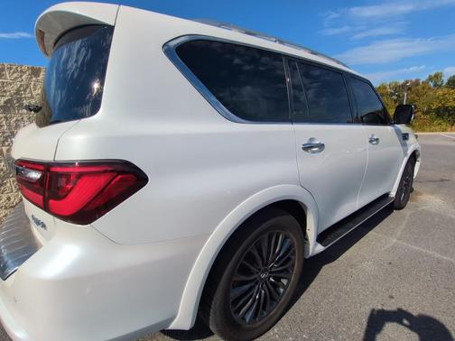 2023 INFINITI QX80 SENSORY AWD