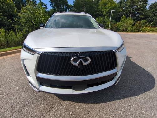 Radiant White 2027 INFINITI QX60 LUXE AWD