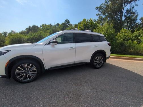 Radiant White 2027 INFINITI QX60 LUXE FWD