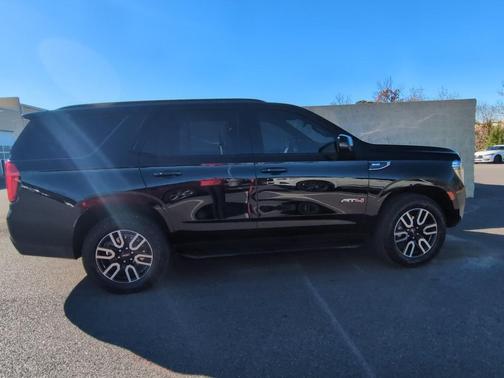 2024 GMC Yukon 4WD AT4