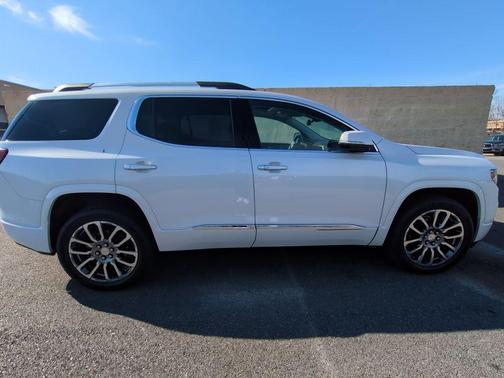 2020 GMC Acadia Denali