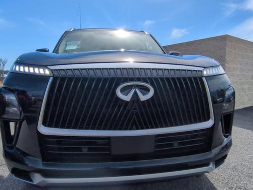2025 INFINITI QX80 Luxe