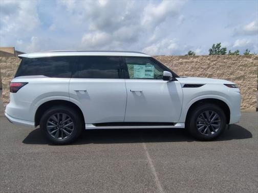 2025 INFINITI QX80 PURE