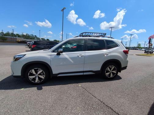 Crystal White Pearl 2021 Subaru Forester Touring