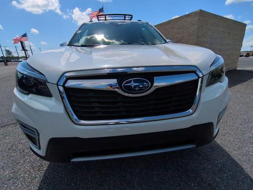 Crystal White Pearl 2021 Subaru Forester Touring