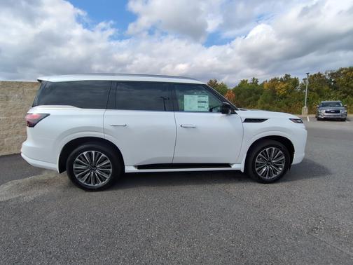 Radiant White 2027 INFINITI QX80 LUXE