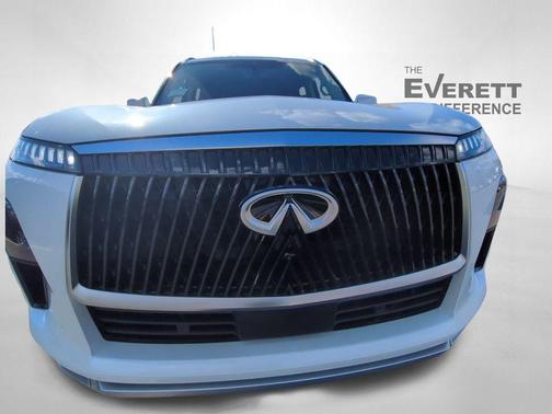 Radiant White 2026 INFINITI QX80 Luxe