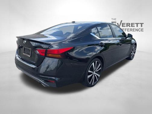 Super Black 2021 Nissan Altima SR FWD