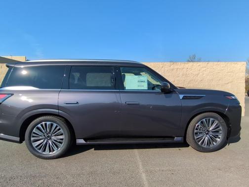 2025 INFINITI QX80 Luxe