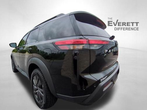 2022 Nissan Pathfinder SV 4WD