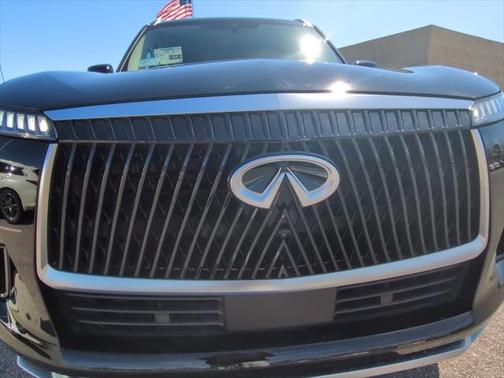 2025 INFINITI QX80 Luxe